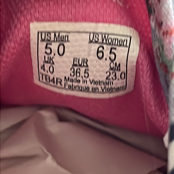 Vans X Disney Minnie Mouse Digi Rose Sneakers - Picture 9 of 12